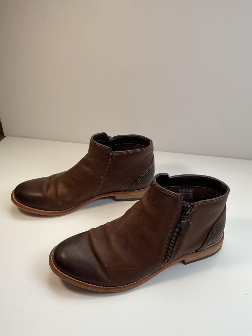 Clarks Brown Leather Ankle Boots Women’s Size 9.5 Side Zip Comfort